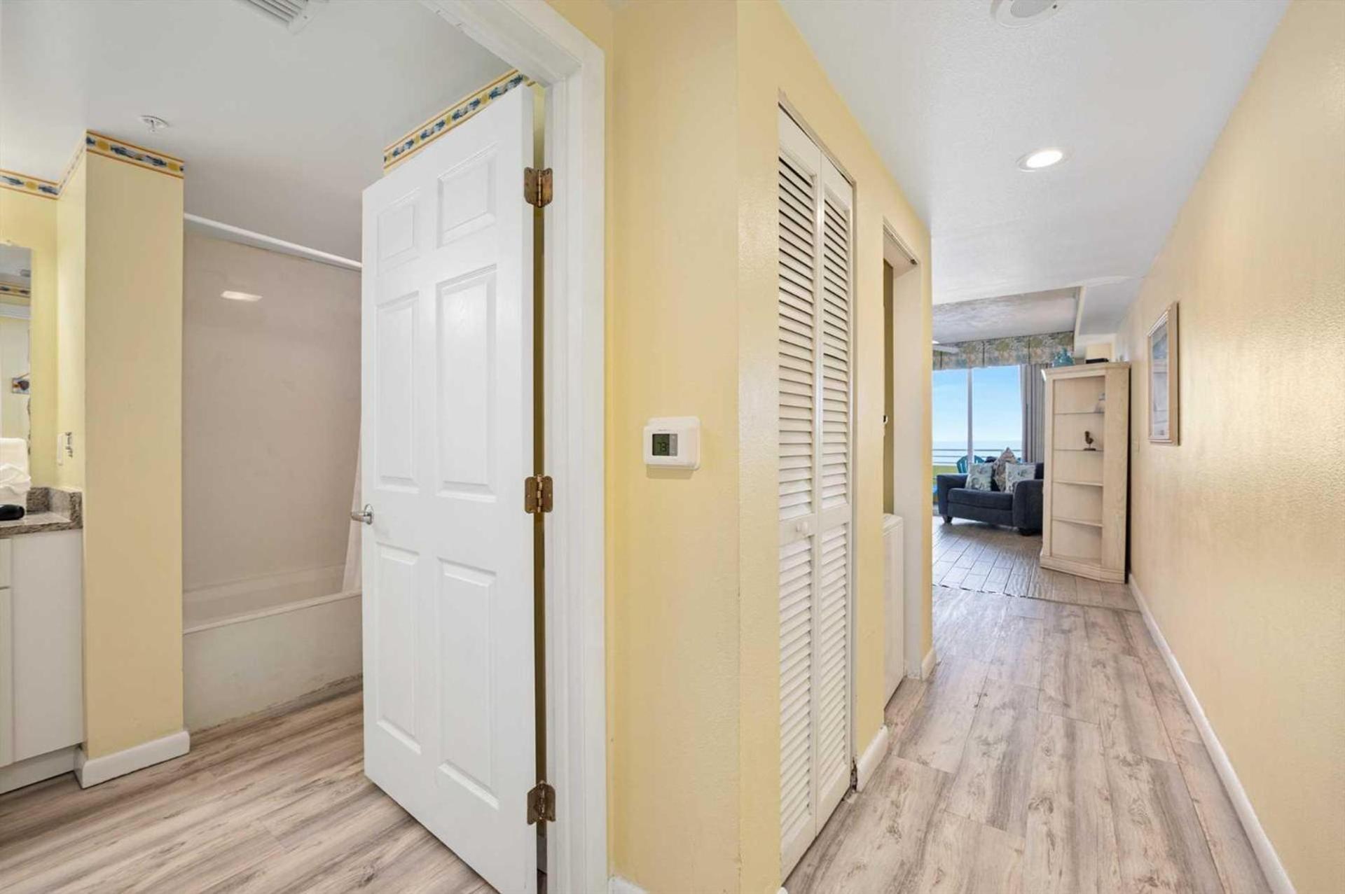 Ferienhaus Luxury 10th Floor 1 Bedroom Direct Oceanfront Wyndham Ocean Walk Daytona | 1006 Daytona Beach